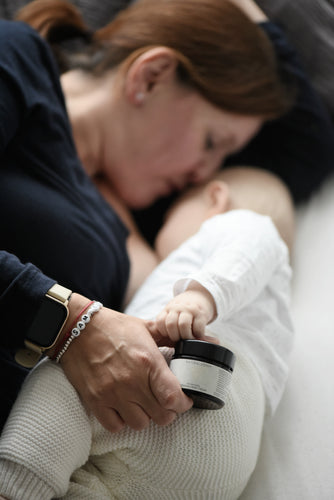 Sollen Babys eingecremt werden? Hier sind 5 Gründe, warum du dein Baby eincremen solltest.