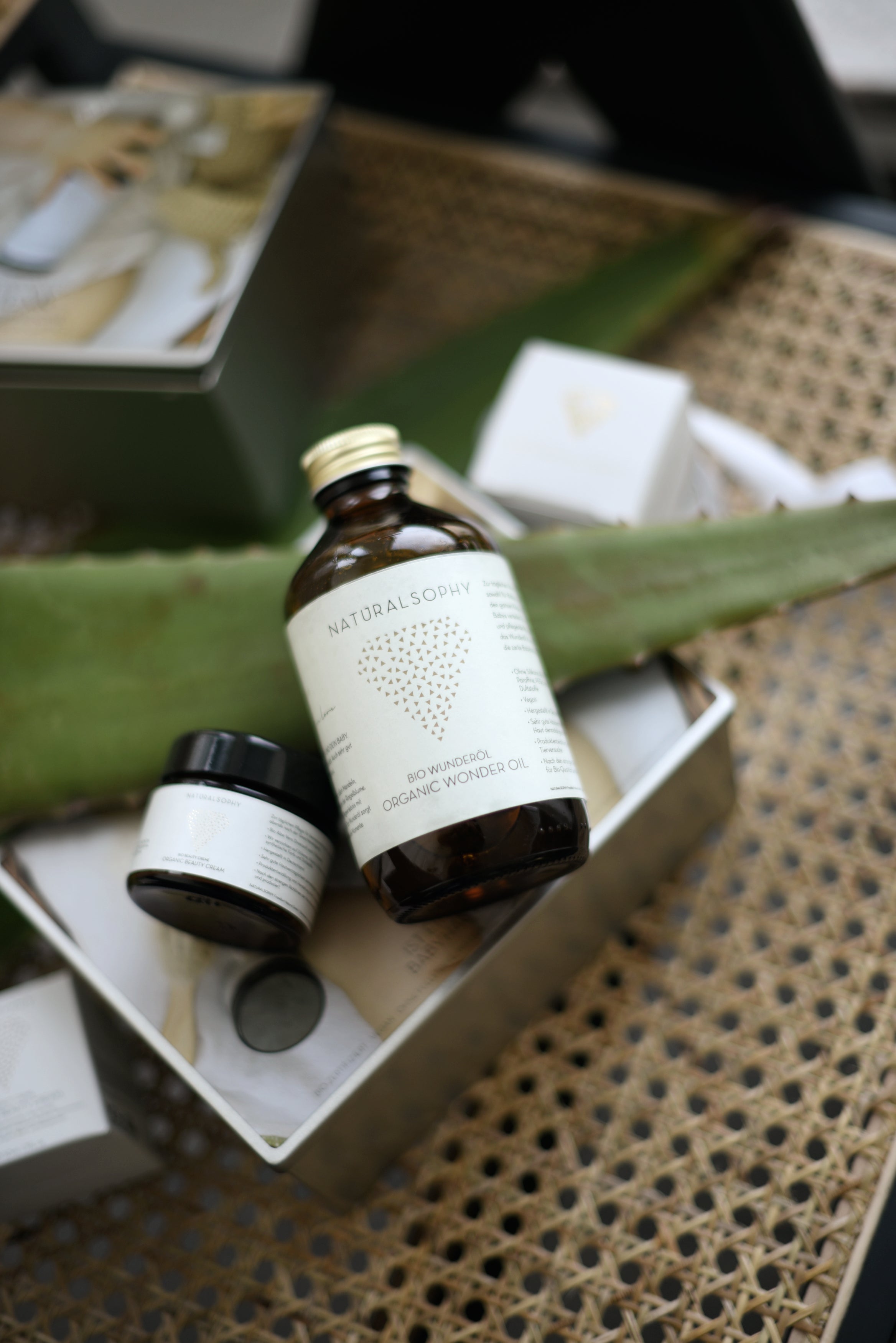 Organic Wonder Oil, Wunderöl, Babymassageöl, Babyöl, baby oil, body oil, baby skincare, newborn skin care, best oil for babies, best skin care for baby, mommy pregnancy oil, belly oil, schwangerschaftsöl, dehnungsstreifen öl, das beste gegen dehnungsstreifen, must have für mamas, mama schwangerschaftsöl, Teenager dehnungsstreifen öl, jugendliche dehnungsstreifen, abnehmöl gegen dehnungsstreifen, straffendes Körperöl, gesichtsöl, face oil, oil serum, gesichtsöl serum 